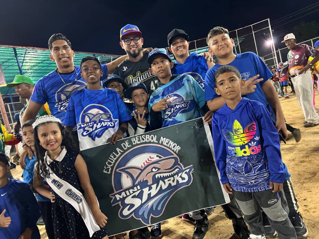 Jonatan Herrera reinauguran estadio de béisbol menor y cancha de usos múltiples en Cúa