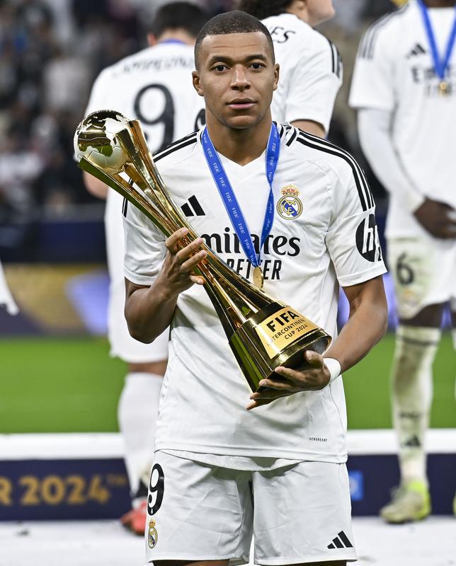 Mbappé comienza a cosechar trofeos con el Real Madrid