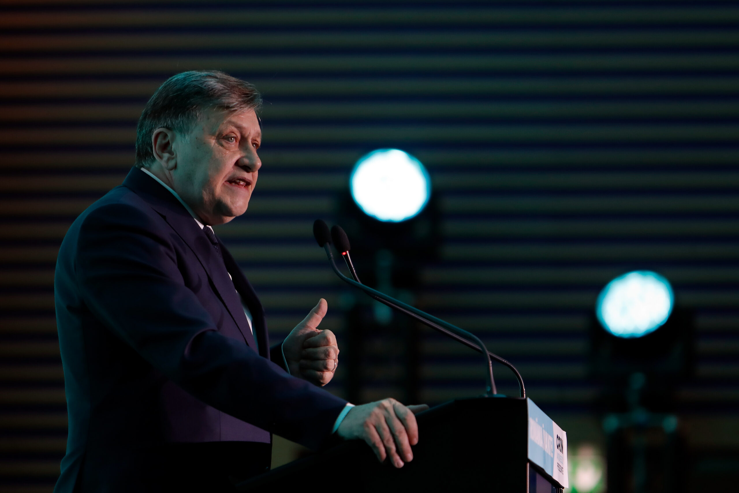 Candidato de extrema derecha aventaja en repetición de elección presidencial de Rumania, según encuestas